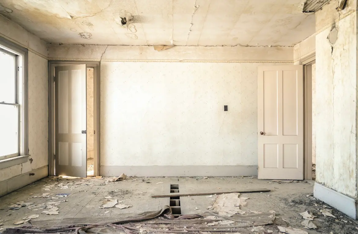 Waste disposal crew managing a cleanout project in Kingsbury